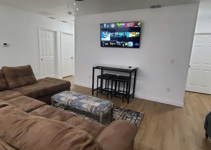 One Unit Of A Fully Renovated Duplex Near Fsu *