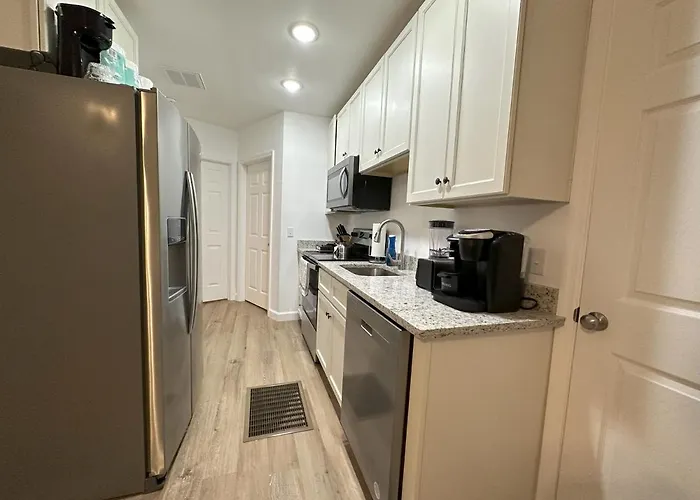 One Unit Of A Fully Renovated Duplex Near Fsu Tallahassee